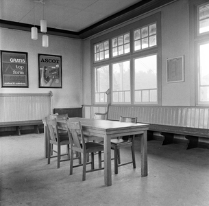 153707 Interieur van het N.S.-station Nunspeet te Nunspeet: wachtkamer.